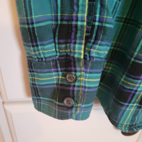 Eddie Bauer Fitted Plaid Shirt. Women's Size M - Picture 5 of 6